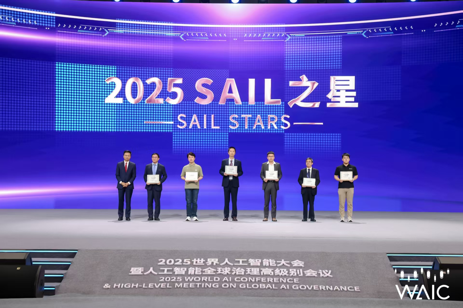 3522vip浦京集团成WAIC唯一获SAIL之星奖的机器...